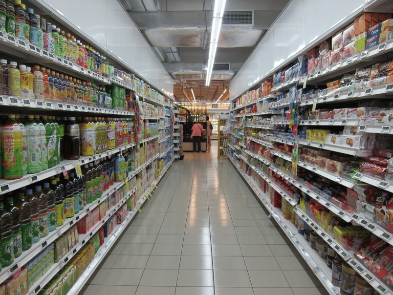 allée supermarché produit prérimé date de péremption DLC DLUO